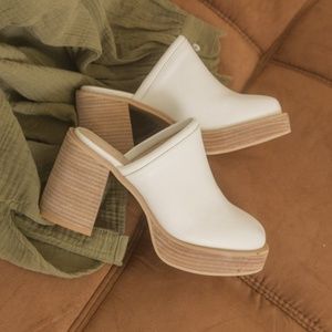 Ava Retro White Platform Clogs